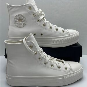 Converse WMNS High-Tops Leather Platform Sneakers
CTAS LIFT HI VINTAGE WHITE/EGR